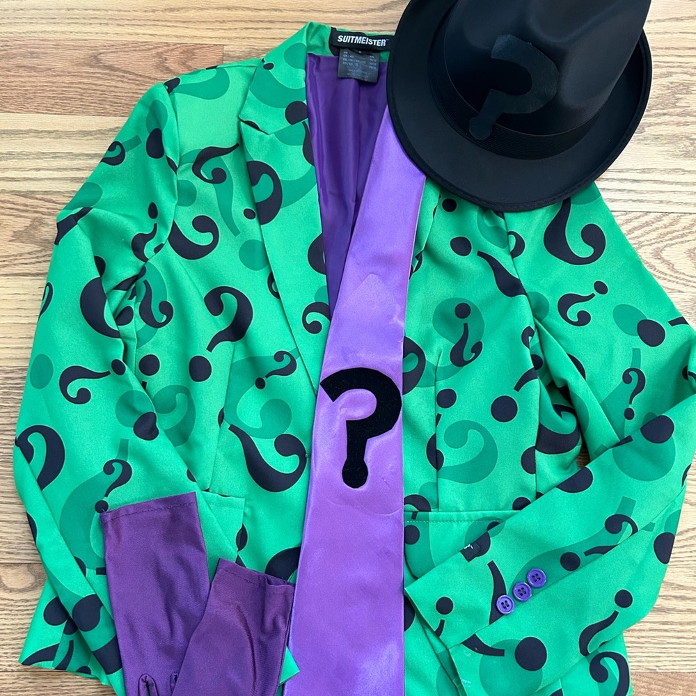 Women’s Joker Costume Size 6/8 Jacket, Hat, Tie, Gloves Pet Free Home